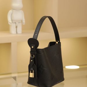 Alternative view of 18 x 12 x 16 cm (height x width x length)